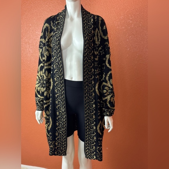 Distinctly Different Vintage Elegant Black and Gold Women's Sweater Size 47 - Picture 5 of 13